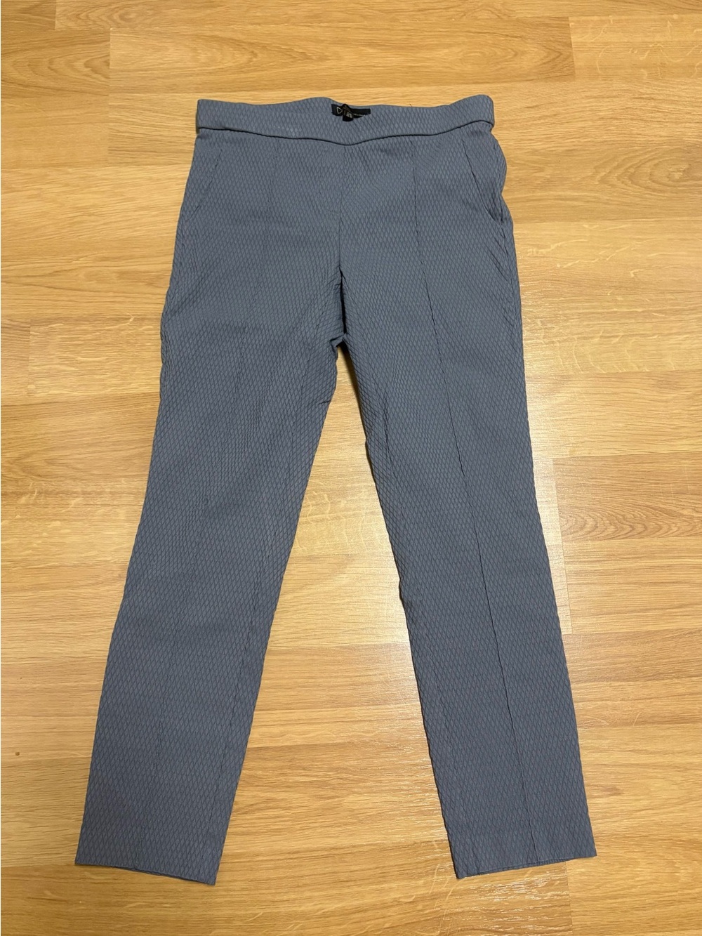 Dalia women’s stretchy pants size 6